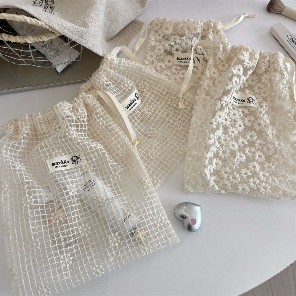 Lace Embroidered Daisy Mesh Dr - Cosmetic Bags 评论和价格